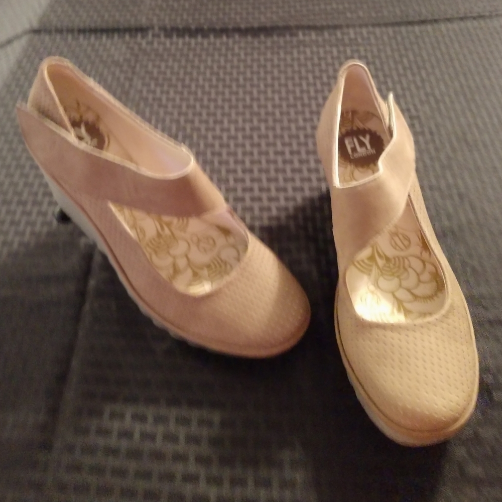 Fly London Shoes  Size 10  Khaki